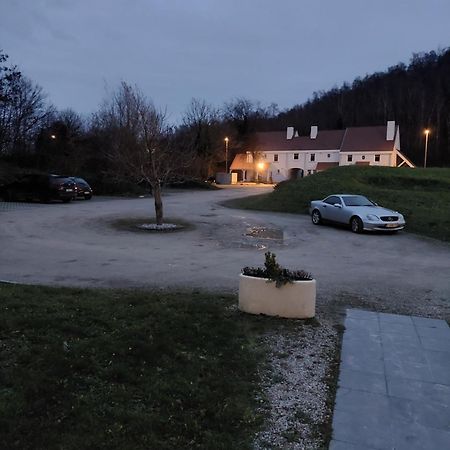 La Chambre Et Le Studio Du Chateau Du Golf De Bernalmont Liège Kültér fotó