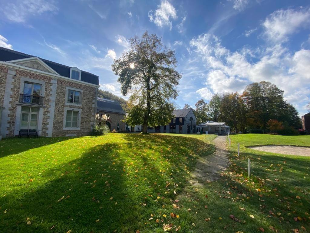 La Chambre Et Le Studio Du Chateau Du Golf De Bernalmont Liège Kültér fotó