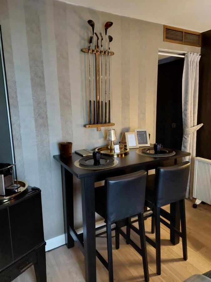 La Chambre Et Le Studio Du Chateau Du Golf De Bernalmont Liège Kültér fotó